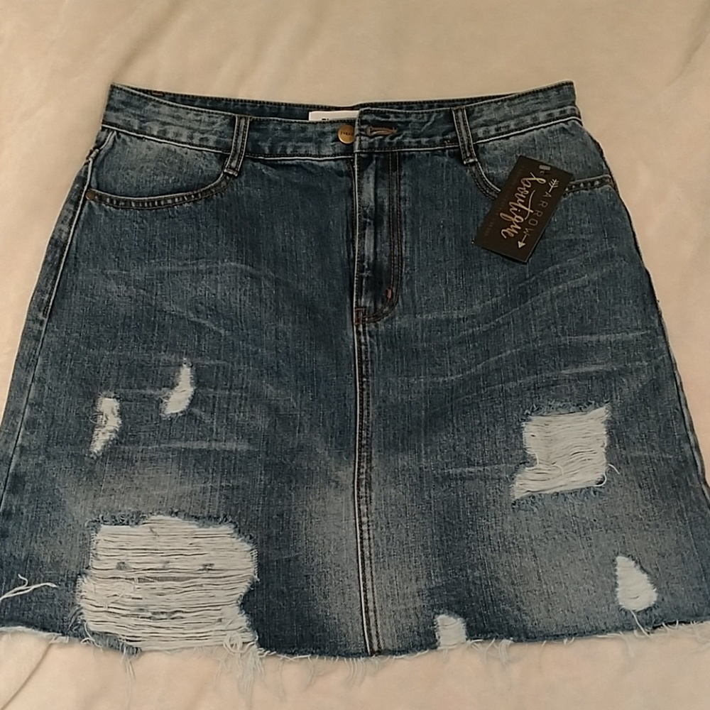 EVIDNT distressed denim skirt size 31